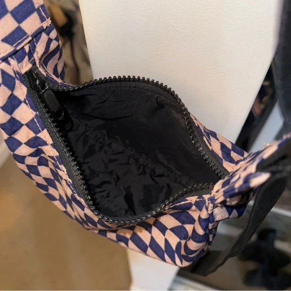 BAGGU navy and tan trippy checker mini crescent - Picture 3 of 3